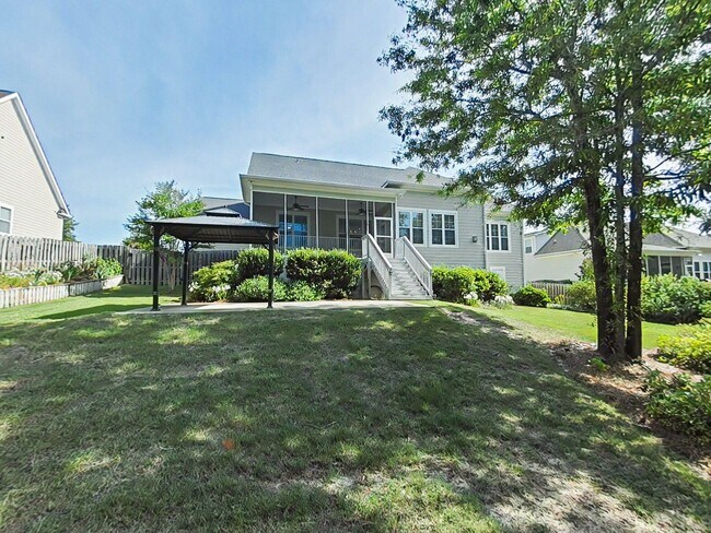 Building Photo - 924 Kate Dr