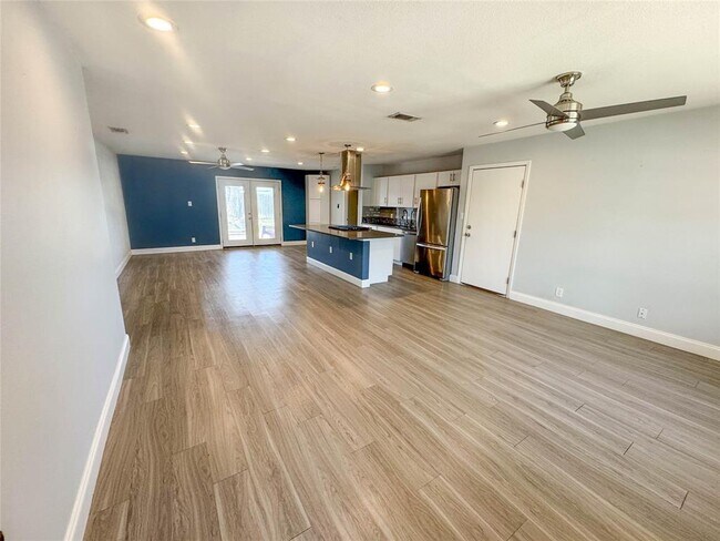 Building Photo - 8602 Colonial Dr