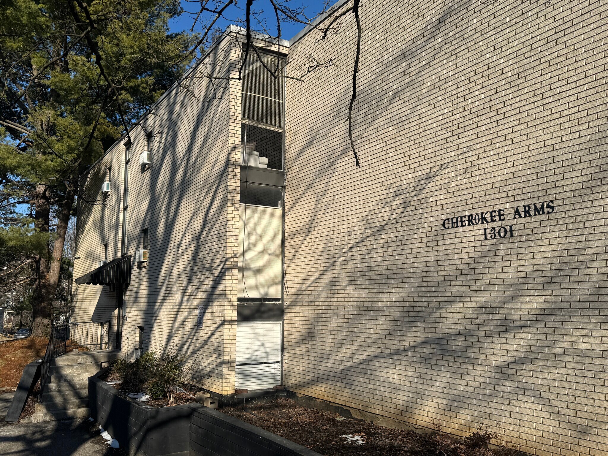 Building Photo - 1301 Cherokee Rd