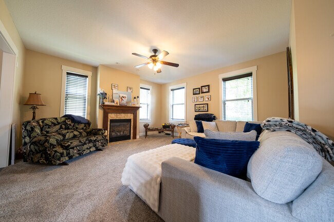 Building Photo - 15615 Dunberry Way