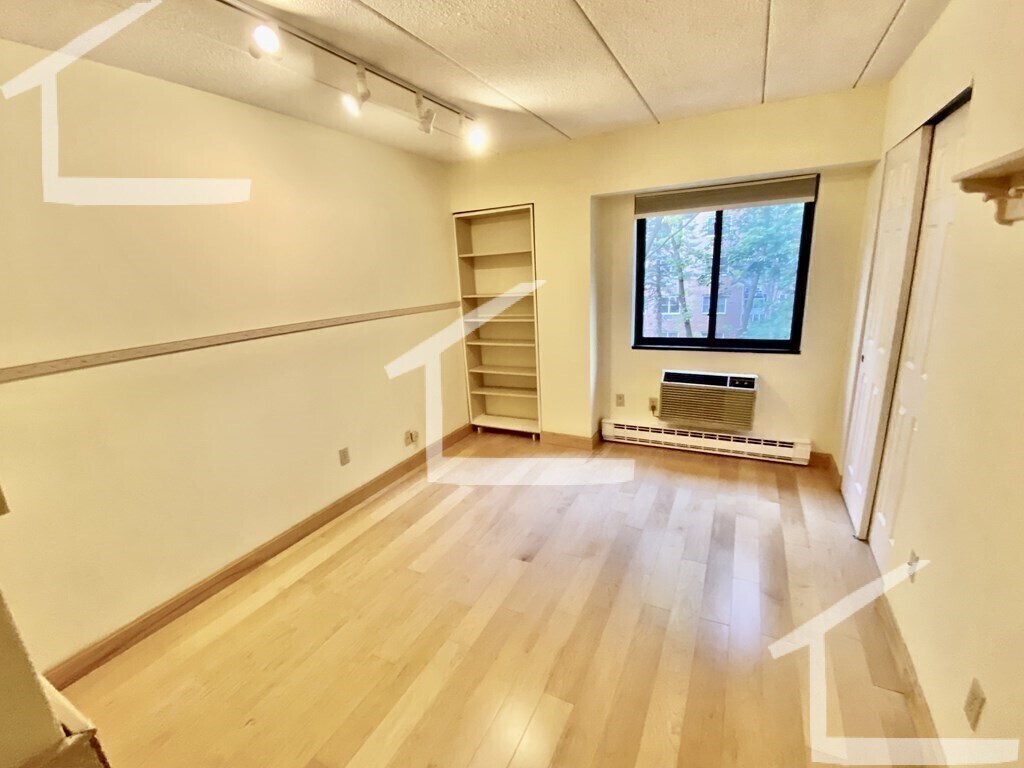 Building Photo - 135 Pleasant St