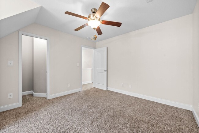 Building Photo - Pet Friendly Three Bedroom with Bonus!