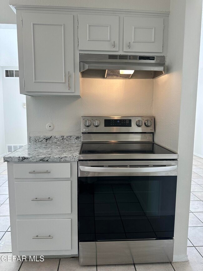 Building Photo - 6713 Escondido Dr