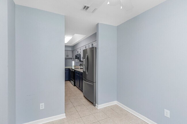 Building Photo - 2BD / 2BA Home Near Eglin AFB and Downtown...