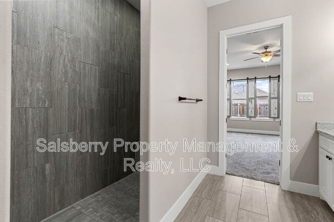 Building Photo - 121 Cedar Ln