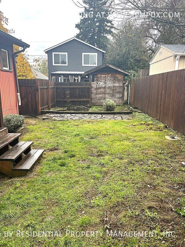 Building Photo - 214 NE Bryant St