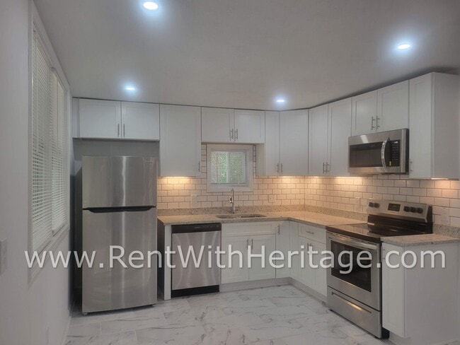 Building Photo - WOW!!! GORGEOUS BRICK RANCH HOME/ TOTALLY ...