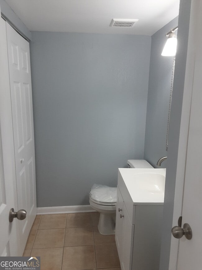 Building Photo - 6900 Roswell Rd