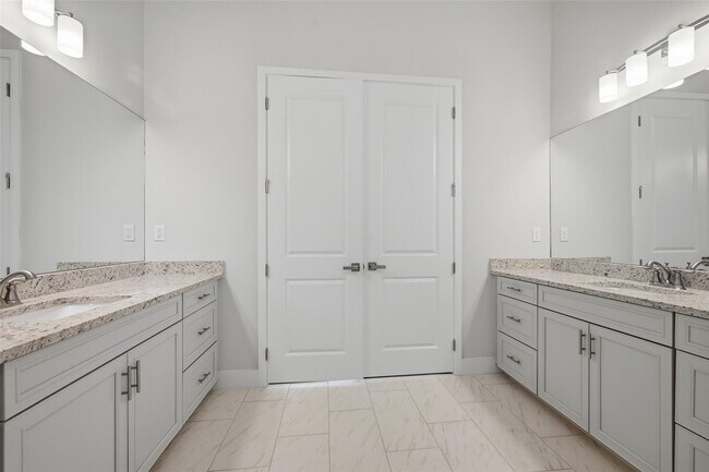 Building Photo - 7818 Rowan Terrace