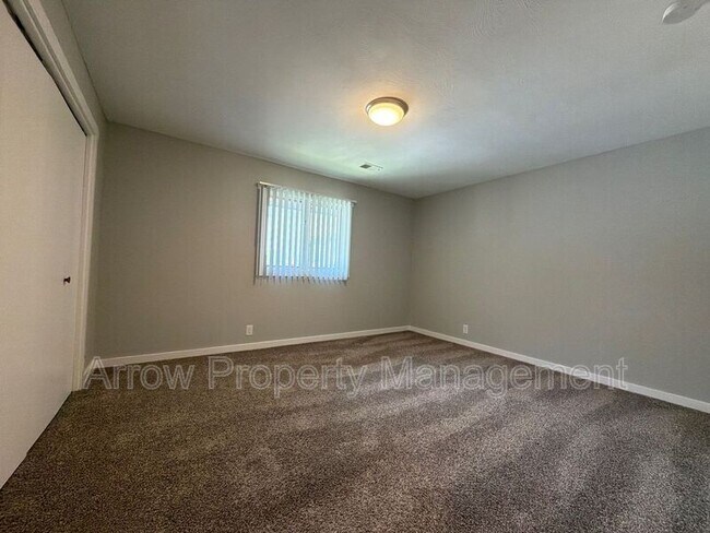 Building Photo - 440 Moffitt St
