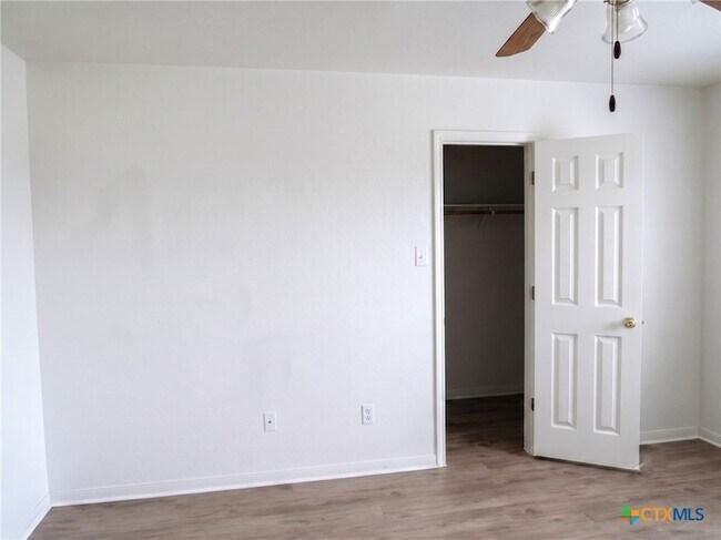 Building Photo - 305 Cedar Ridge Dr