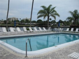 Building Photo - 6207 Bay Club Dr
