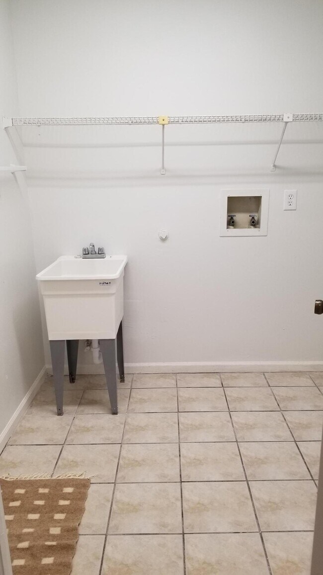 Building Photo - 14507 Larkspur Ln