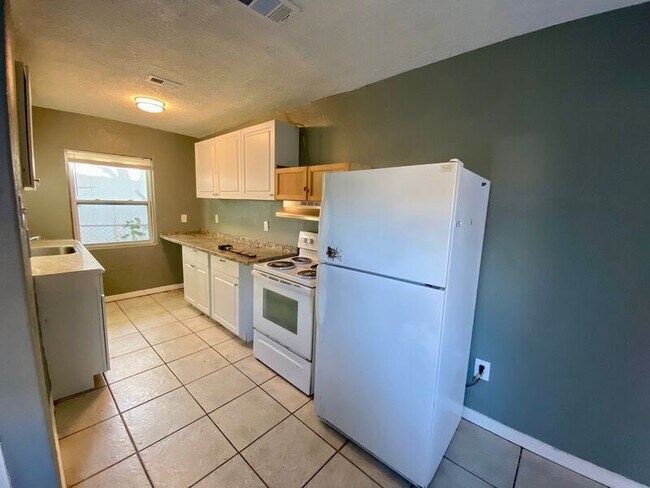 Building Photo - 4246 Minoso St
