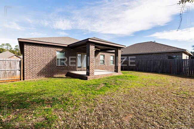 Building Photo - Beautiful 3 Bedroom/2 Bathroom Home in Wes...