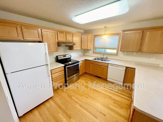 Building Photo - 626 Tipperary Rd