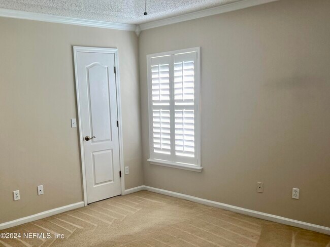 Building Photo - 14019 Crestwick Dr W