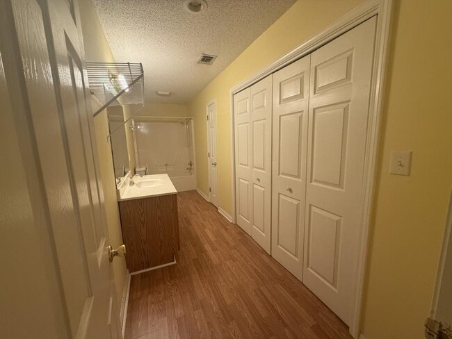 Building Photo - 535 N Forest Dr