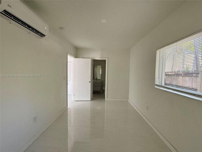 Building Photo - 572 NE 67th St