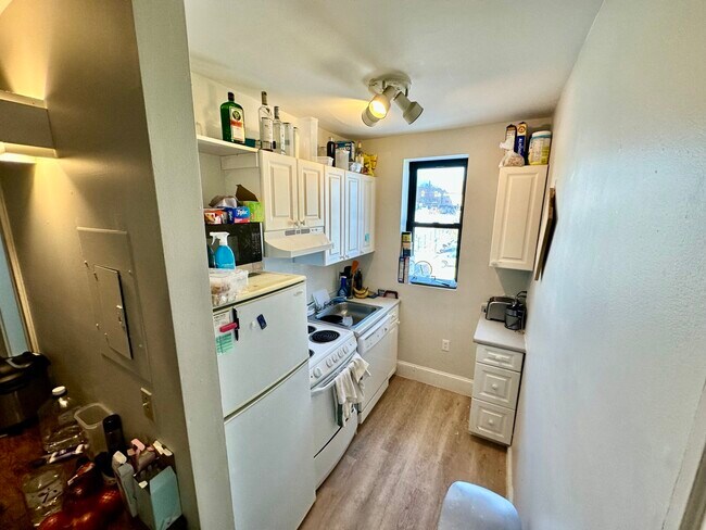 Building Photo - 833-835 Beacon St. Unit 2B