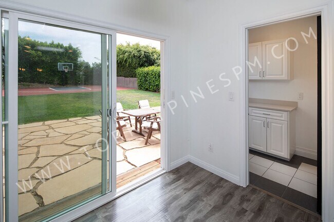 Building Photo - Gorgeous 3 br Home in Del Mar with W/D In ...