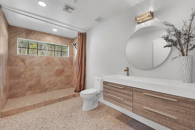 Building Photo - 2246 Paseo Roseta