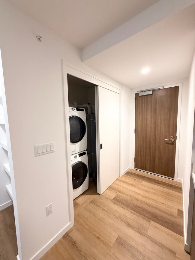 Building Photo - Brand New - The Park on Keeaumoku: 1 Bed, 1 Bath condo with 1 Parking, PETS OK!