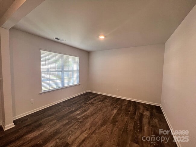 Building Photo - 7868 Whispering Strm Dr