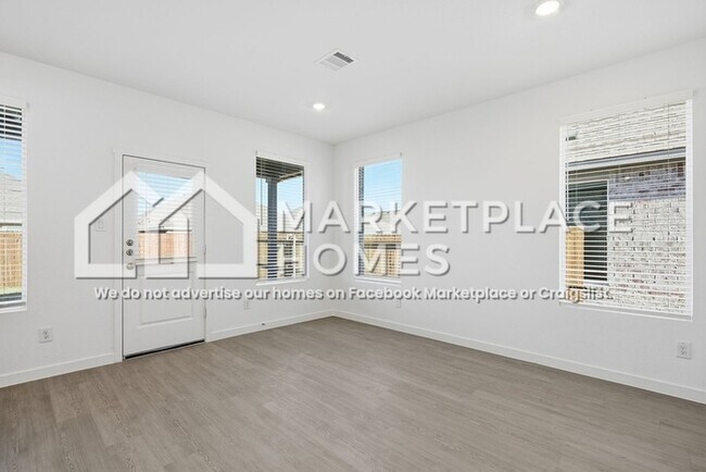 Building Photo - 1220 Ponchartrain Dr