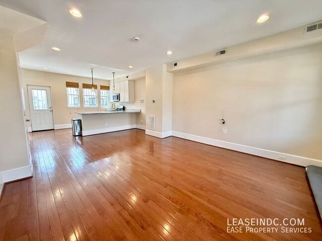 Building Photo - 159 V St NE