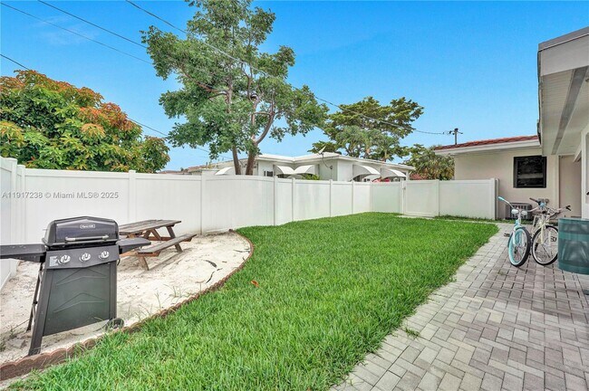 Building Photo - 1704 Rodman St