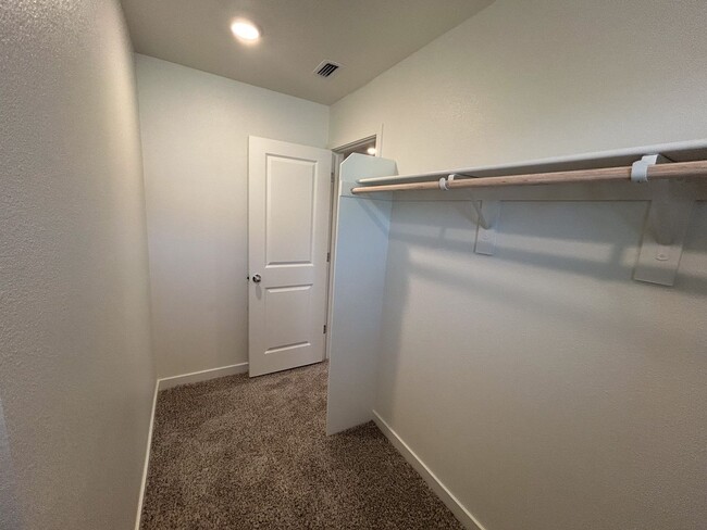 Building Photo - $500 MOVE IN SPECIAL OFF FIRST MONTHS RENT