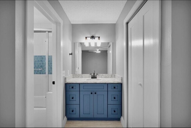 Building Photo - 30 Catalonia Ct