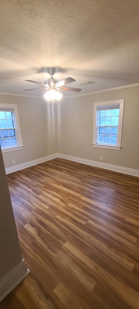 Building Photo - 710 Jefferson Dr