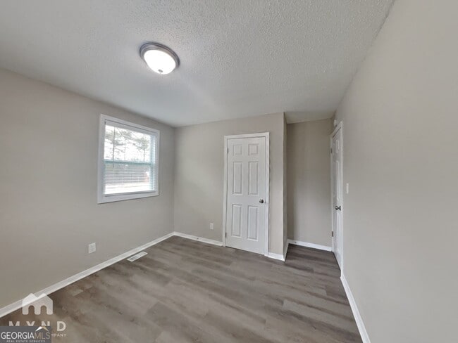 Building Photo - 406 Blair Villa Dr SE