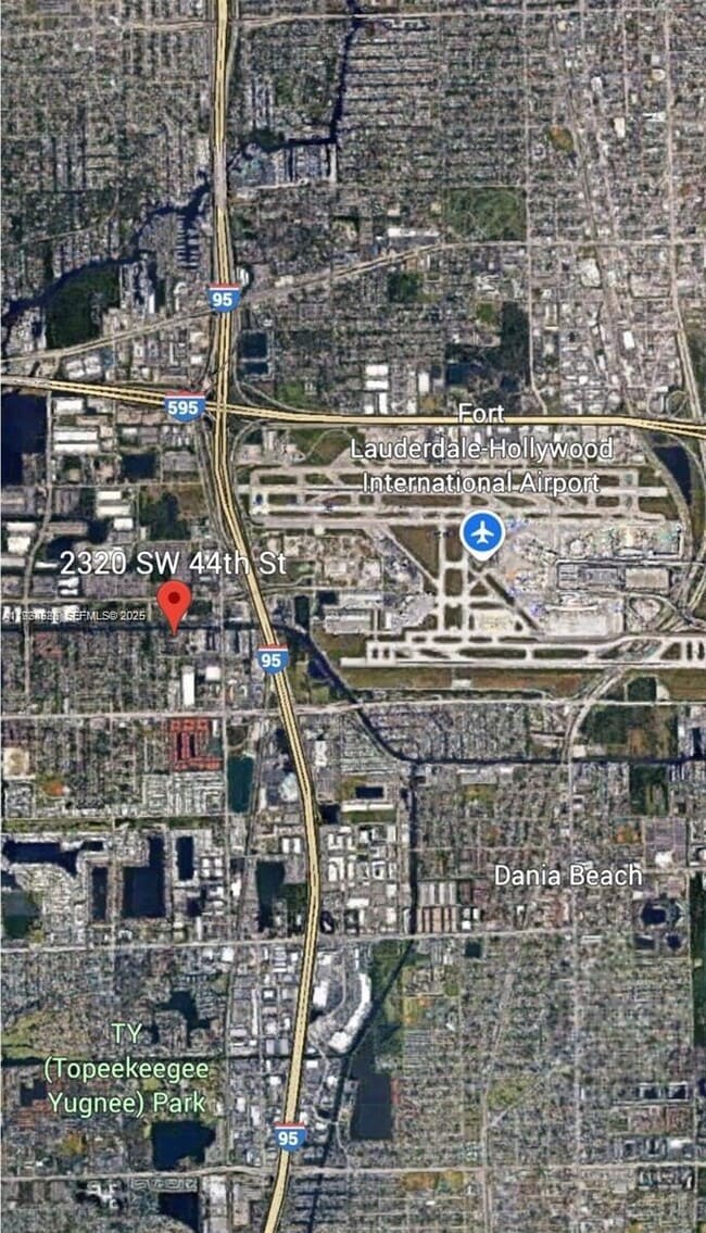 Building Photo - 2320 SW 44th St