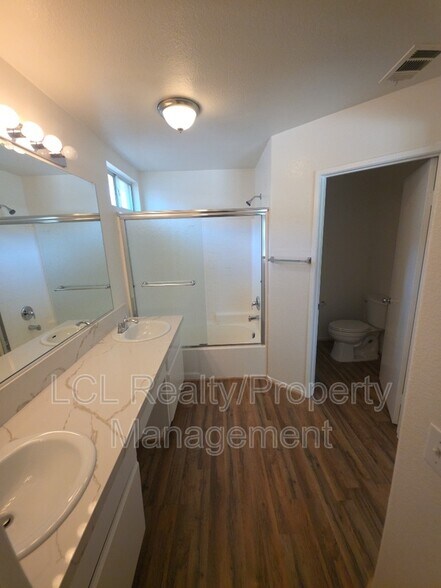 Building Photo - 26807 Mountain Glen Dr