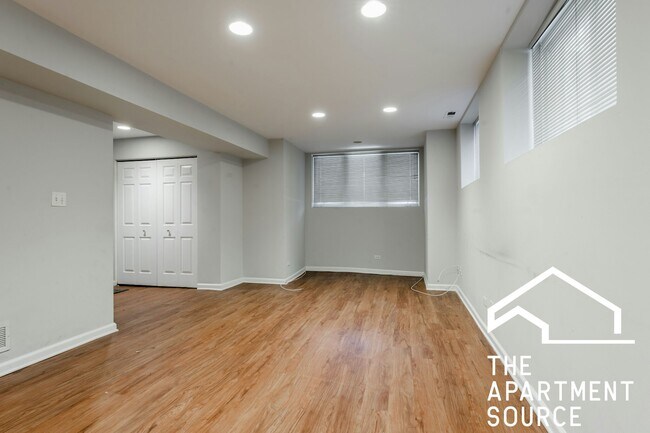 Building Photo - 3216 N Racine Ave