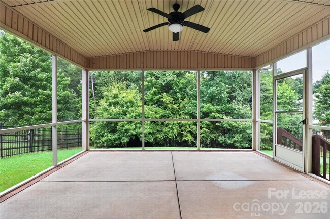 Building Photo - 549 Daventry Ct