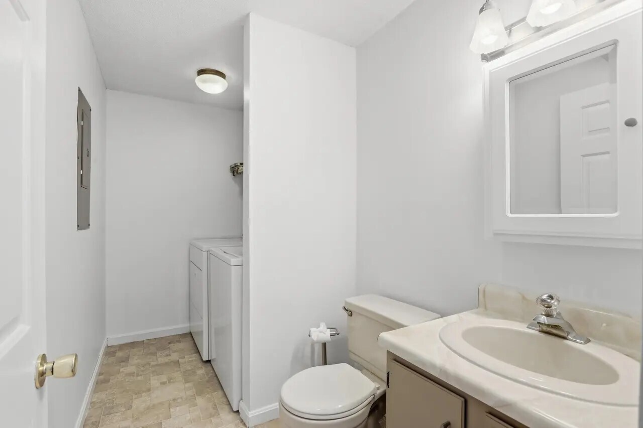 Building Photo - 77 East Ridge Rd