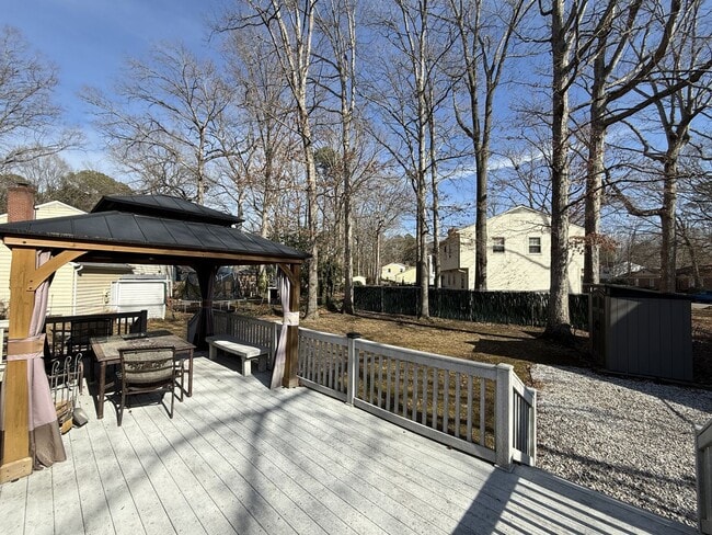 Building Photo - 4 Bedroom Home in Village Green.