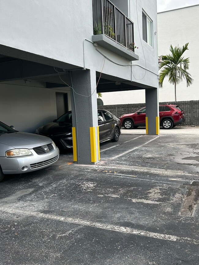 Covered parking - 900 SW 84th Ave