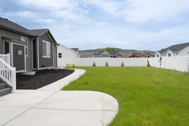 Building Photo - Modern Farmhouse Rambler – 7 Bed, 4 Bath –...