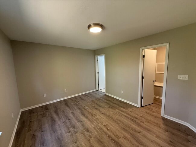 Building Photo - 1407 Greensboro Dr