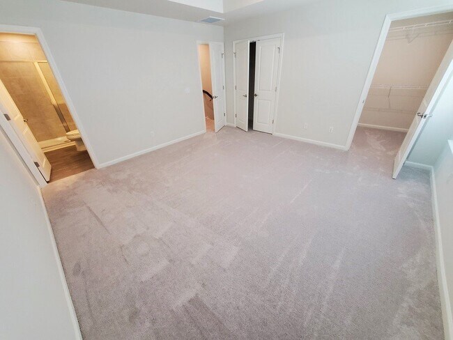 Building Photo - Like new 3BR/2.5BA townhouse in Goodlettsville