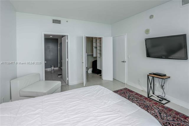 Building Photo - 888 Biscayne Blvd