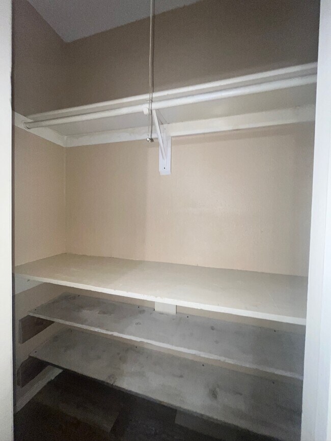 Building Photo - 119 S 5th St