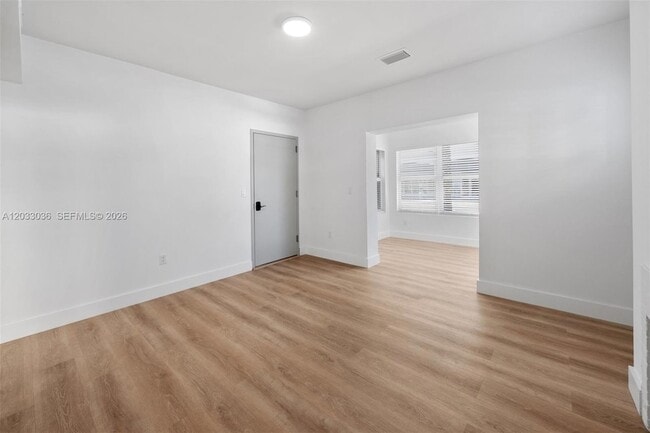 Building Photo - 403 SW 12th Ave