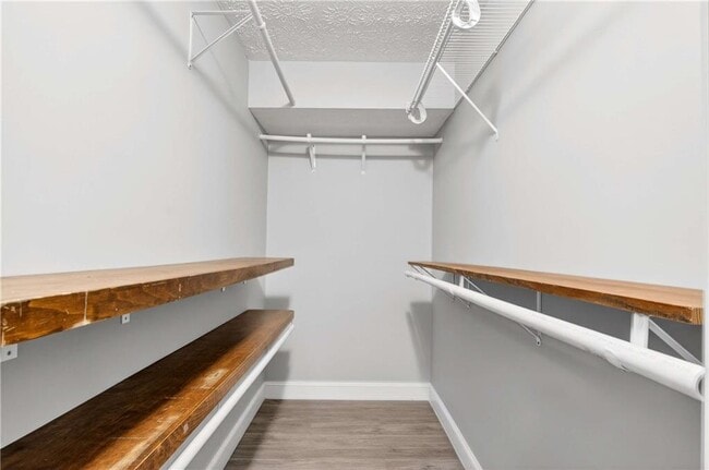 Building Photo - 808 Emerald Chase