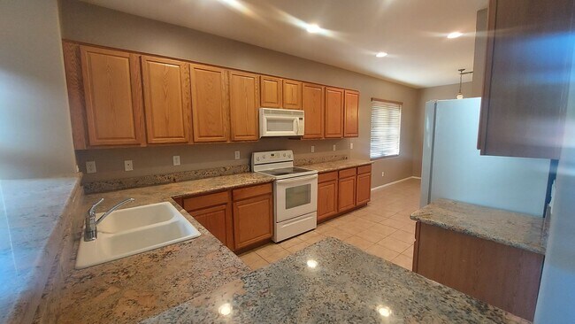 Building Photo - BEAUTIFUL 4-BEDROOM IN POWER RANCH!